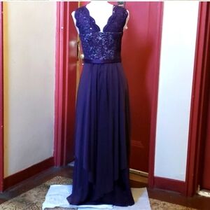 R & M Richard Women's Maxi Lace Gown Purple Size 6